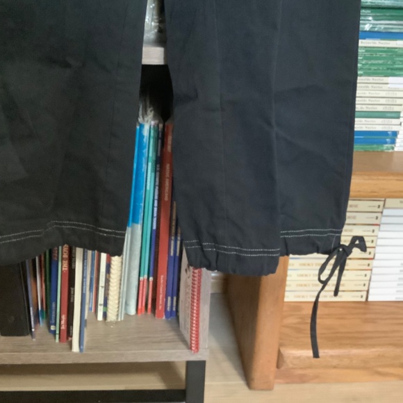 Black crop/capri pants very light weight and flirty- size 4: very soft - Picture 3 of 5